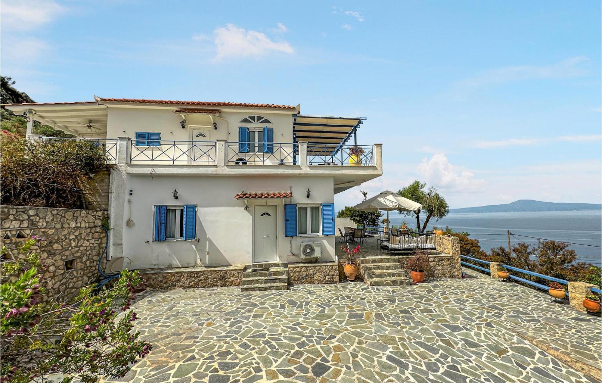 2 Bedroom Lovely Home In Каламата Екстериор снимка