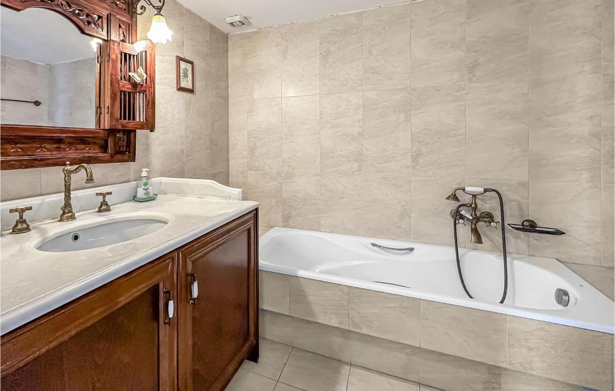 2 Bedroom Lovely Home In Каламата Екстериор снимка